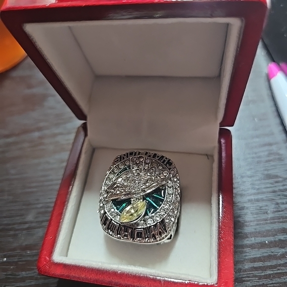 Eagles Championship ring rep. - Picture 12 of 16